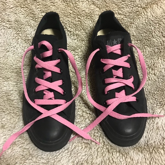 black converse with pink laces